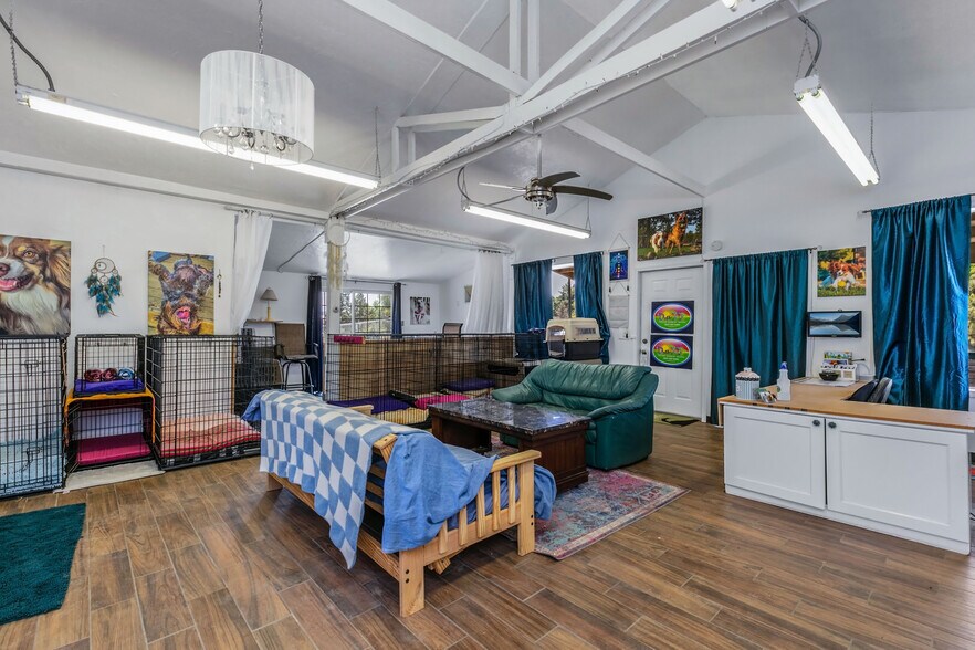 More Photos Of 223 NW Oneil way, Redmond Shelter For Sale