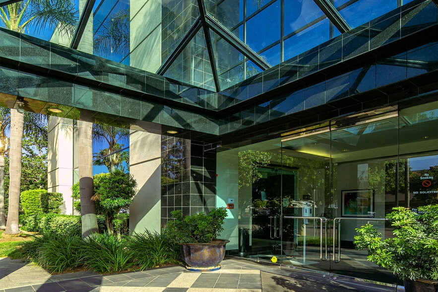 More Photos Of 221 W Crest St, Escondido Office For Sale