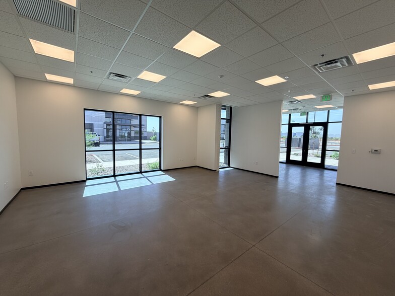 More Photos Of 7320 E Pecos Rd, Mesa Warehouse For Sale