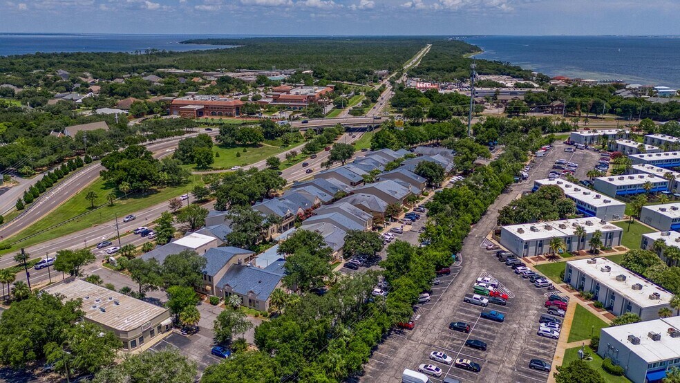 More Photos Of 913 Gulf Breeze Pky, Gulf Breeze Storefront Retail Office For Sale