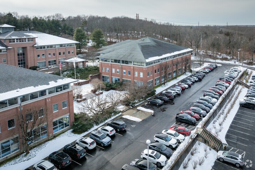 More Photos Of 300 Centerville Rd, Warwick Office For Lease