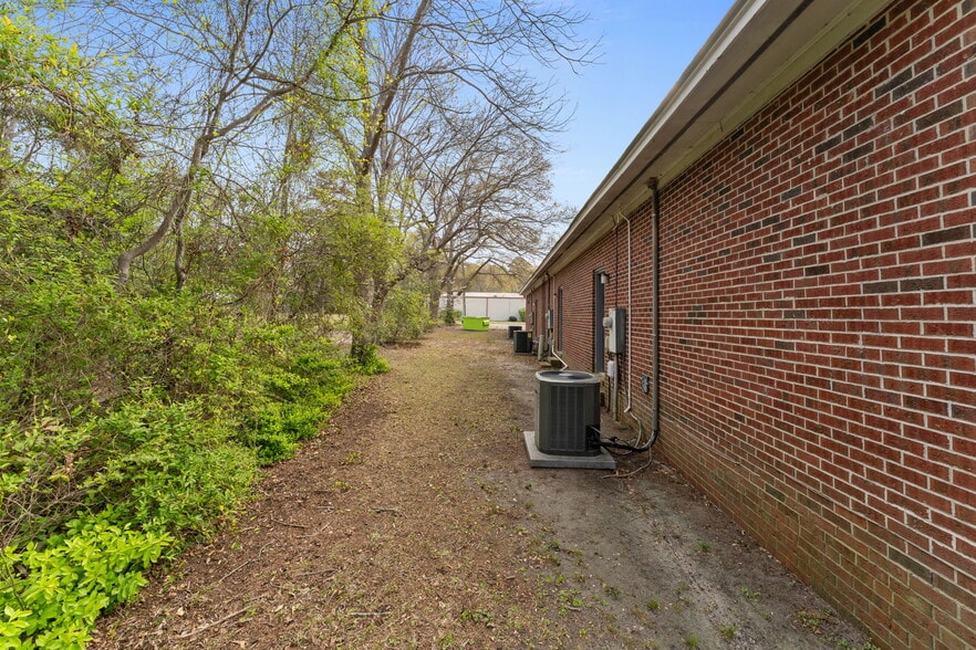 More Photos Of 402-406 Harris Ave, Raeford Storefront Retail Office For Sale