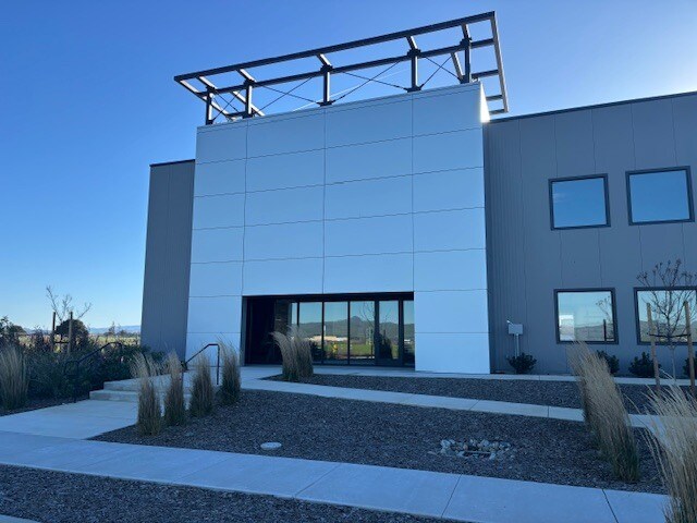 Primary Photo Of 1940 Airway Dr, Hollister Industrial For Lease
