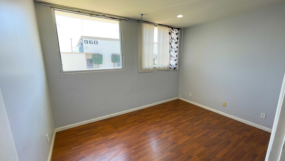 More Photos Of 1001 Chestnut St, Burbank Warehouse For Lease