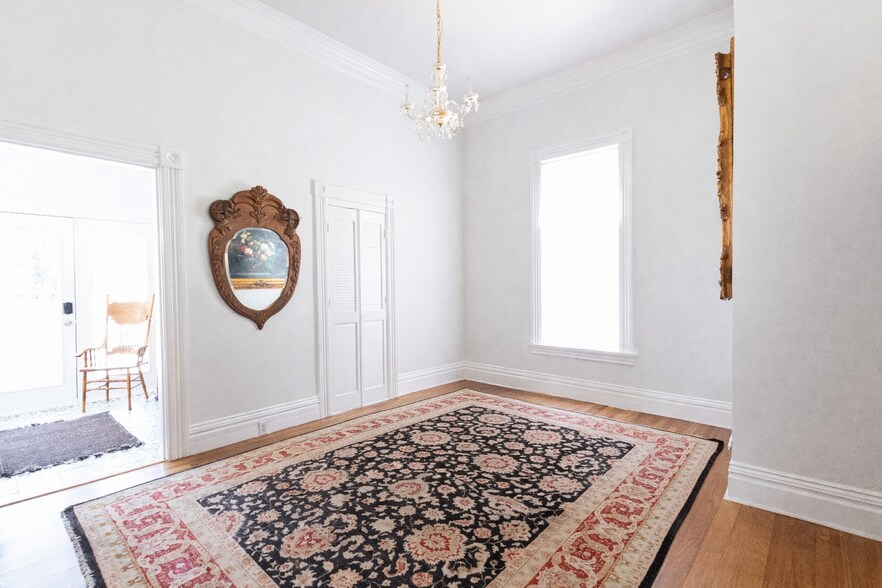 More Photos Of 11 E Main St, Winters Office Residential For Lease