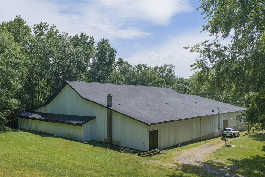 More Photos Of 6297 Columbia Rd NW, Dover Specialty For Sale