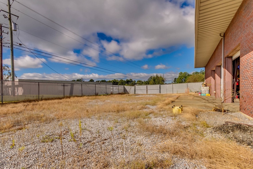 More Photos Of 1001 Mally St, Tuscaloosa Auto Repair For Lease