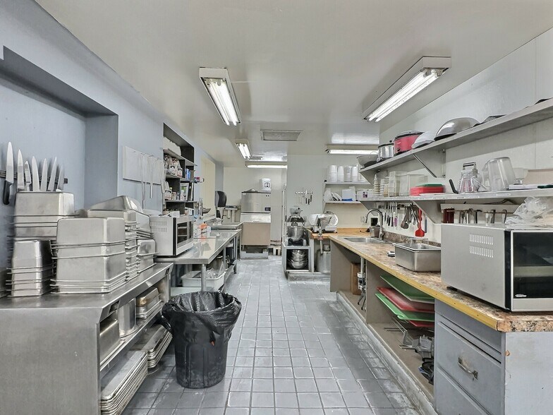 More Photos Of 203 E Cleveland St, Sundance Storefront Retail Office For Sale