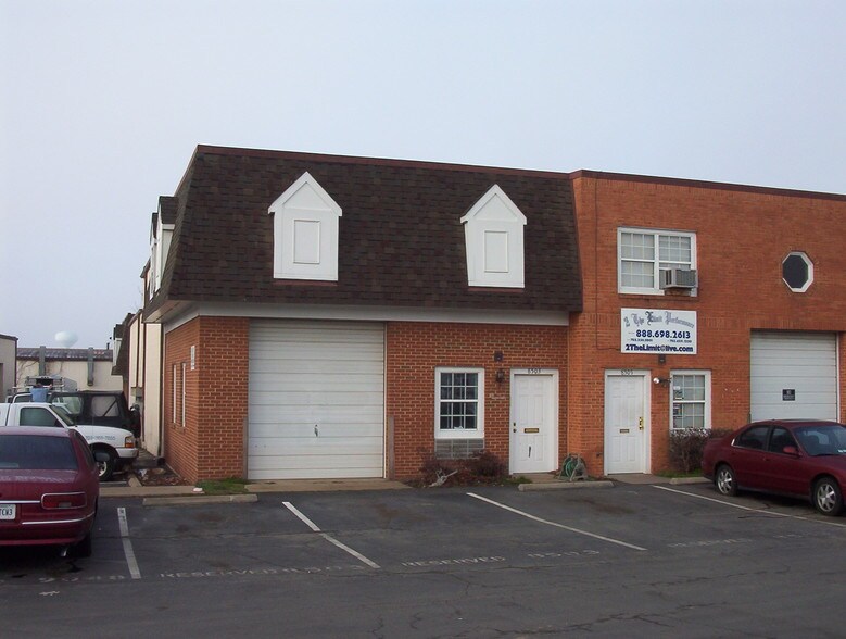 More Photos Of 8501-8509 Bucyrus Ct, Manassas Light Distribution For Lease