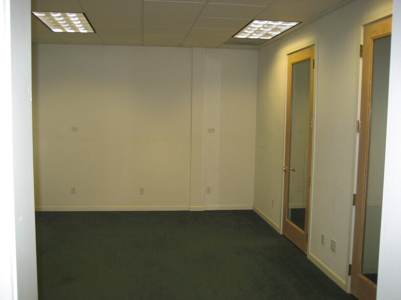 More Photos Of 1111 Dunbar Rd, Arnold Office For Sale