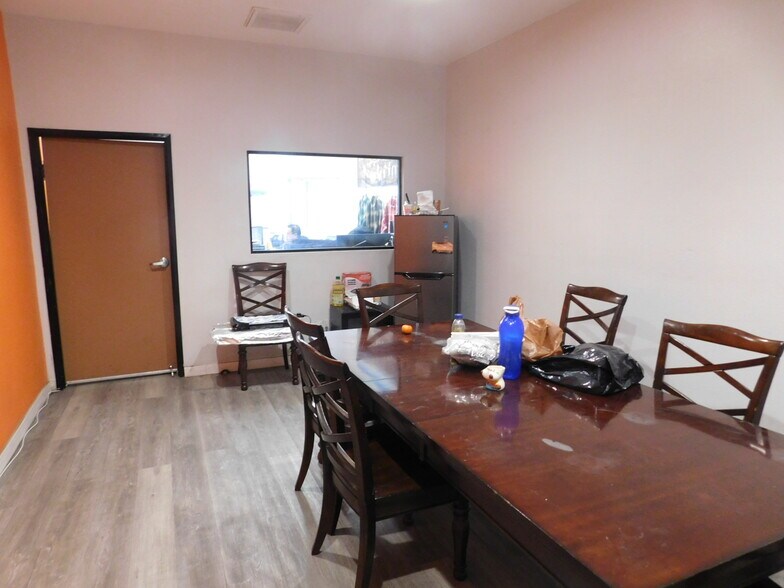 More Photos Of 4121 S Alameda St, Los Angeles Warehouse For Lease