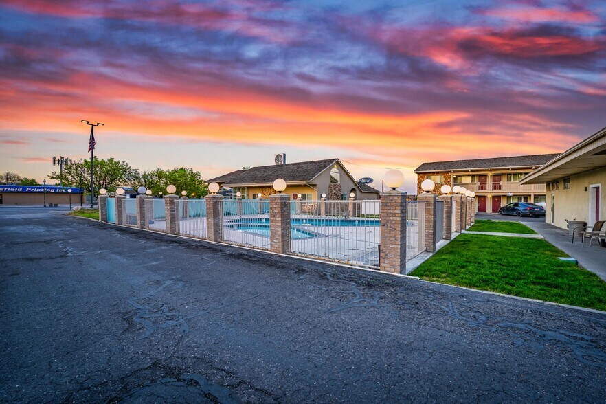More Photos Of 423 W Main St, Vernal Hotel For Sale