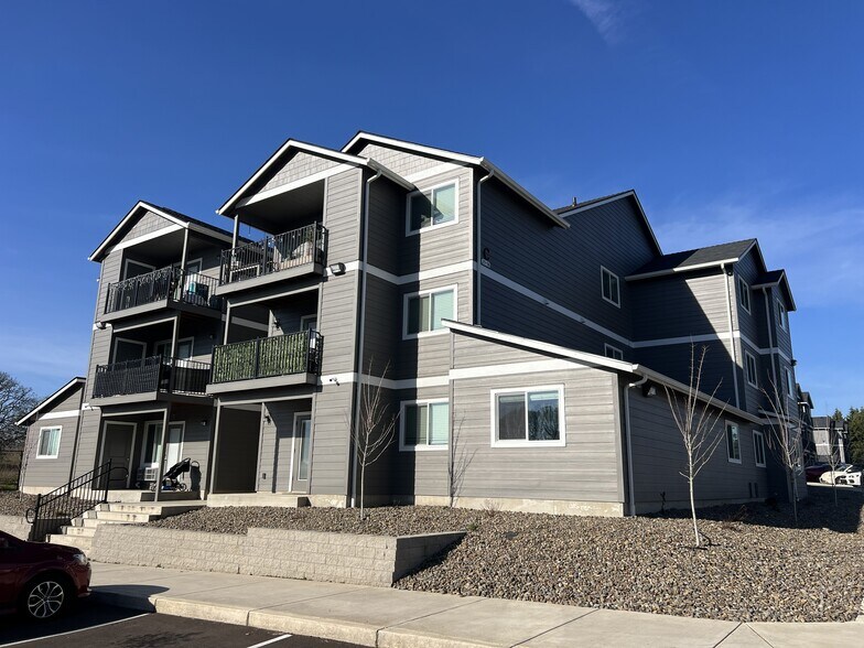 More Photos Of 972 N 2nd St, Jefferson Multifamily For Sale