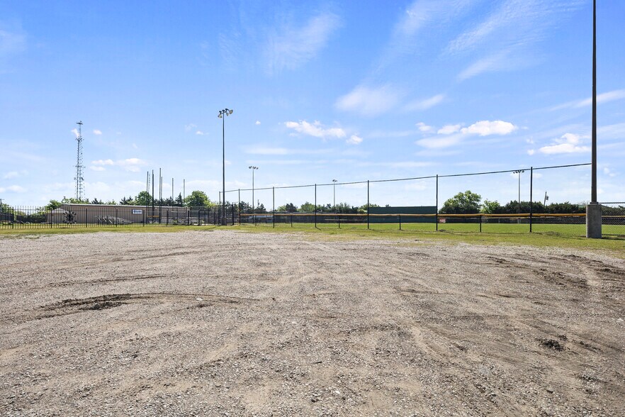 More Photos Of 505 County Line Rd, Rockwall Flex For Sale