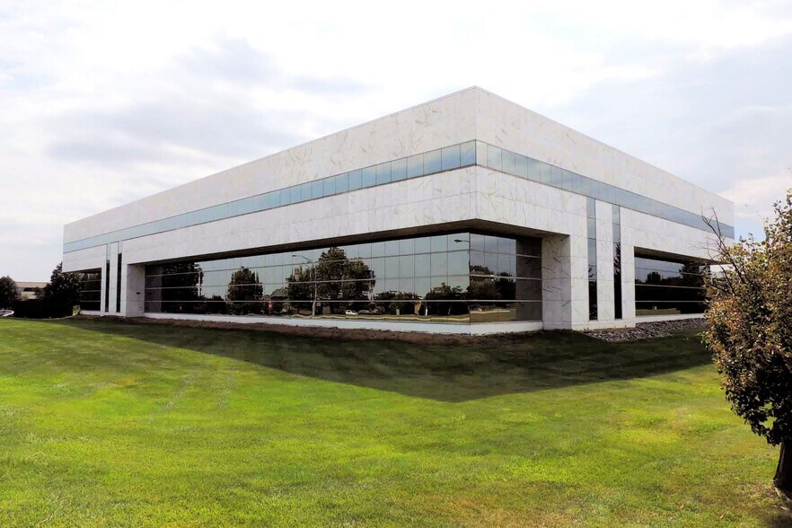 More Photos Of 5750 New King St, Troy Office For Lease