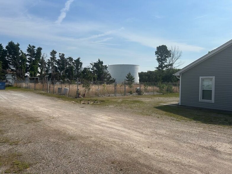 More Photos Of 2034 E Whitehill Rd, Prince George Flex For Sale