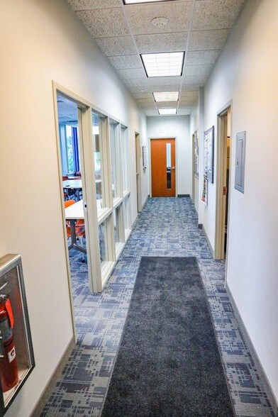 More Photos Of 1605 Heritage Dr, Northfield Office For Lease