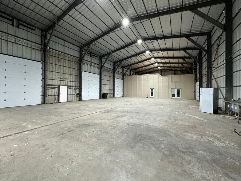 More Photos Of 3015 Burleson Blvd, Burleson Warehouse For Sale