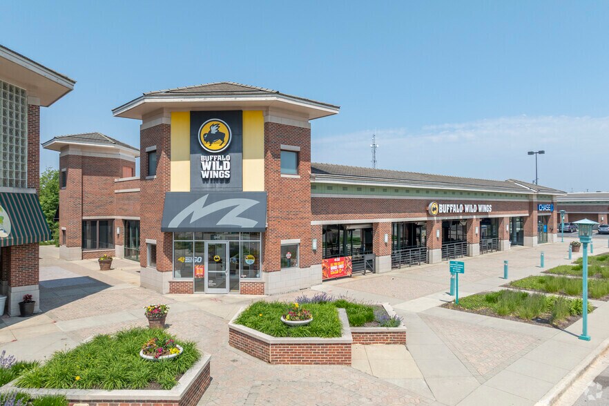 More Photos Of 980 Elk Grove Town Ctr, Elk Grove Village Unknown For Lease