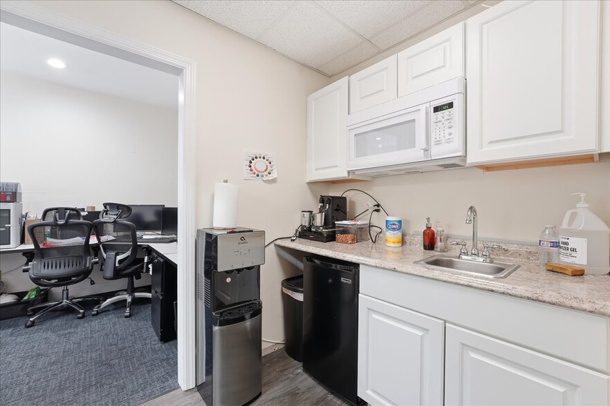 More Photos Of 96 Freneau Ave, Matawan Office For Sale