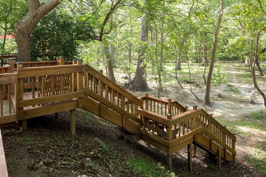 More Photos Of 104 Scudder Ln, Wimberley Hotel For Sale