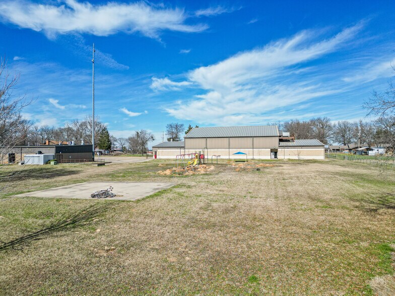 More Photos Of 214 N School St, Winfield Light Distribution For Sale