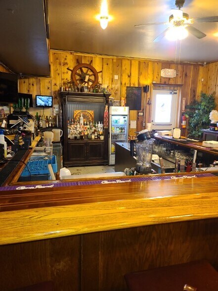 More Photos Of 120 S Echo St, Holdenville Bar For Sale