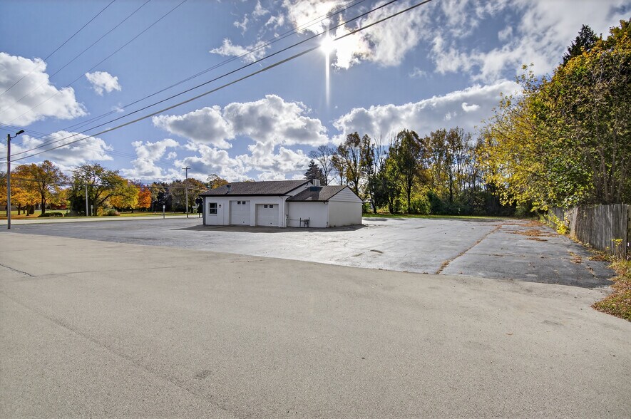 More Photos Of 4418 Douglas Ave, Racine Auto Dealership For Sale