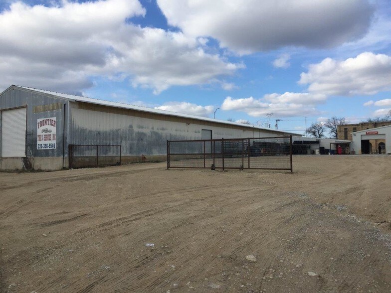 More Photos Of 300 W Central Ave, Comanche Showroom For Sale