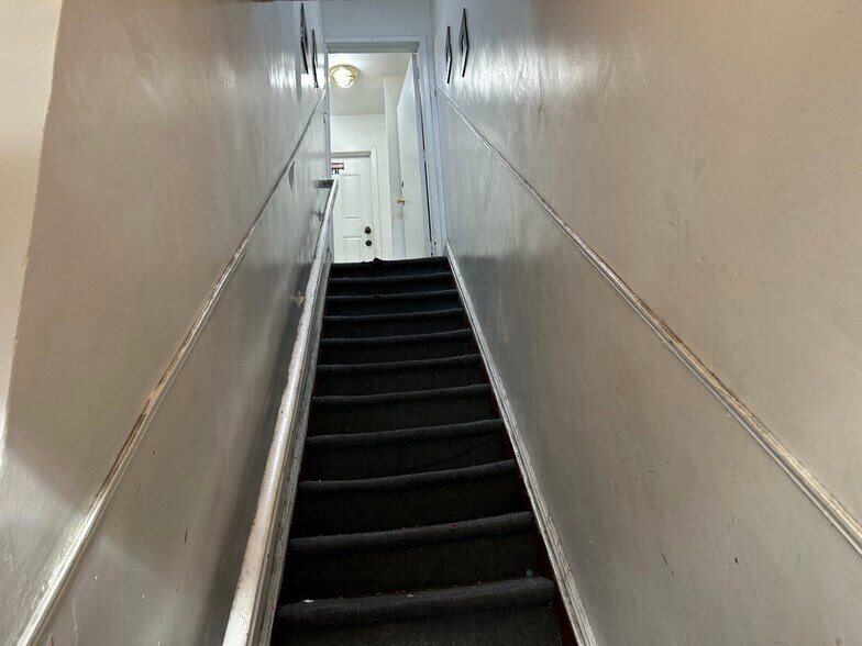 More Photos Of 112-21 Farmers Blvd, Saint Albans Storefront Retail Residential For Sale