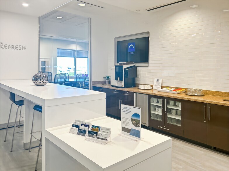 More Photos Of 170 S Green Valley Pky, Henderson Coworking Space