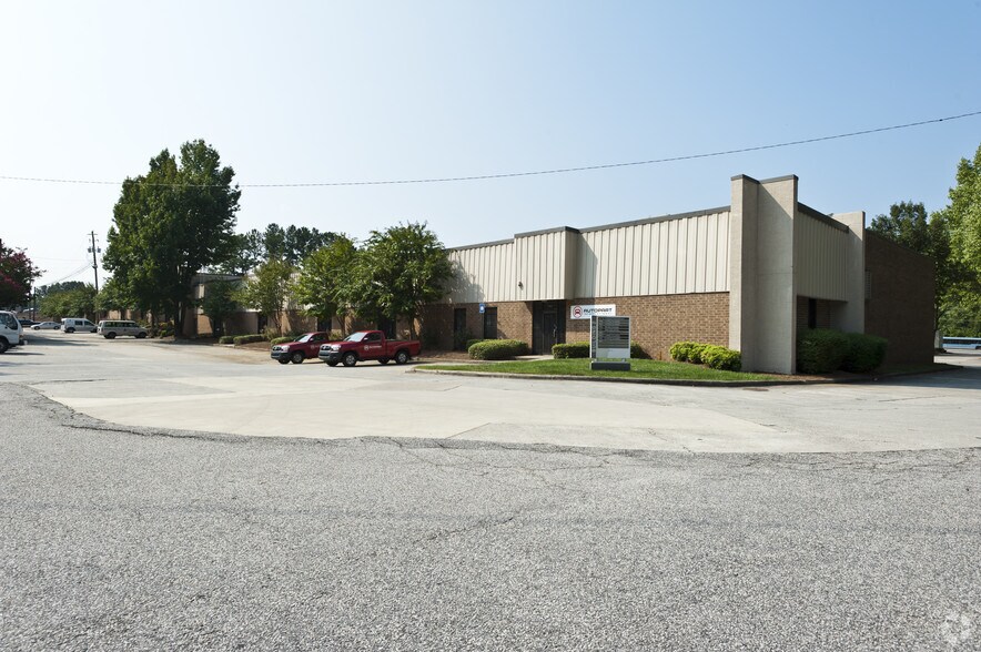 More Photos Of 1075-1095 Cobb Pky S, Marietta Distribution For Lease