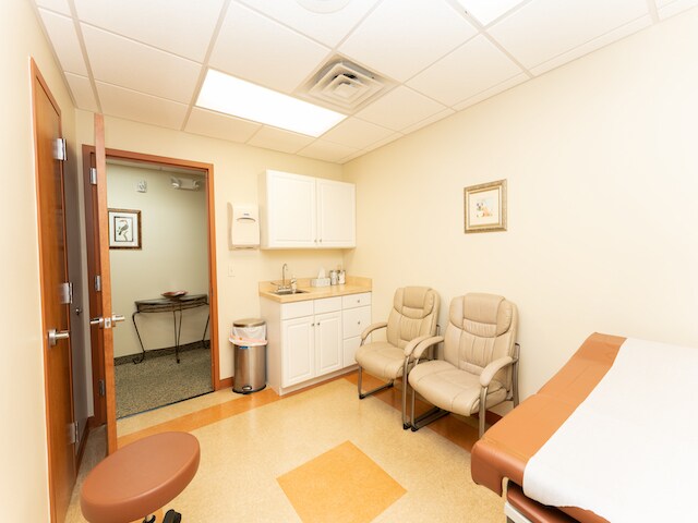 More Photos Of 1051-1103 W Sherman Ave, Vineland Medical For Lease