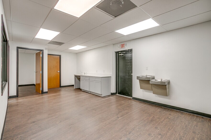 More Photos Of 3641 Alice St, Fort Worth Warehouse For Lease