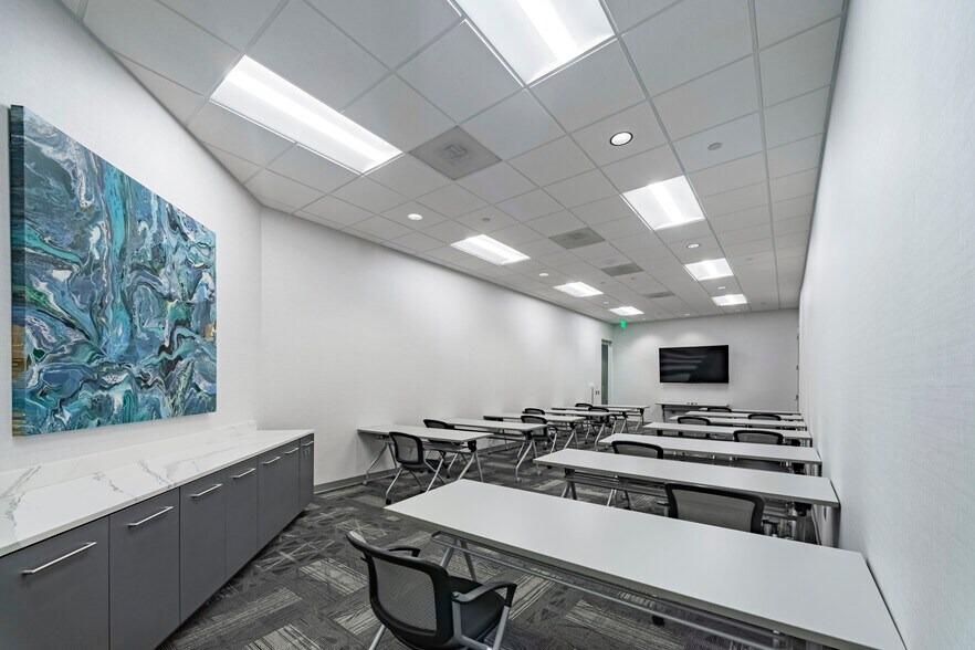 More Photos Of 3399 Peachtree Rd NE, Atlanta Coworking Space