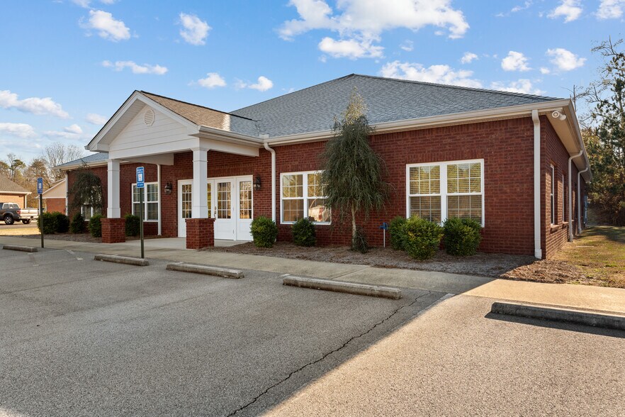 More Photos Of 121 Midway Dr, Cornelia Office For Sale