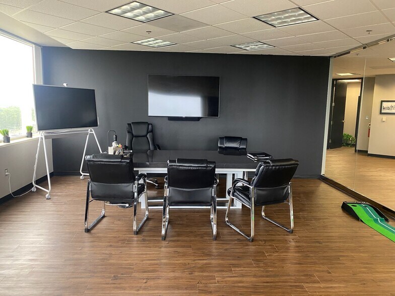 More Photos Of 101 W Big Beaver Rd, Troy Office For Lease