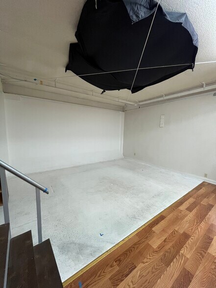 More Photos Of 102 W Calton Rd, Laredo Office Residential For Sale
