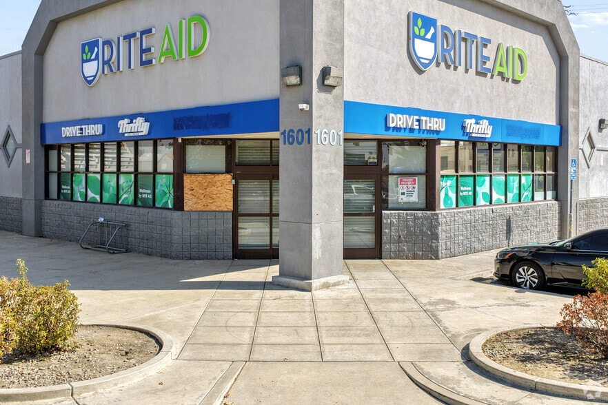 More Photos Of 1701 23rd St, Bakersfield Drugstore For Lease