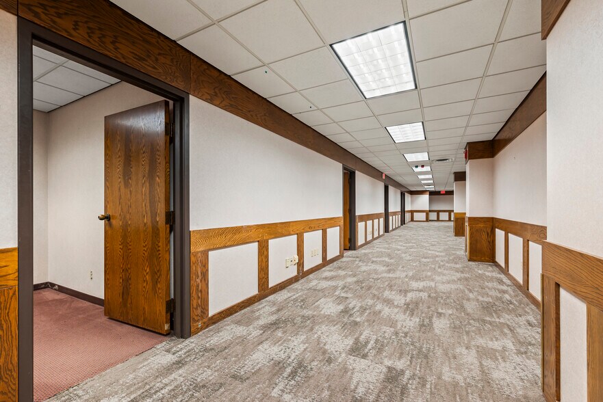 More Photos Of 226 2nd St SE, Cedar Rapids Office For Sale
