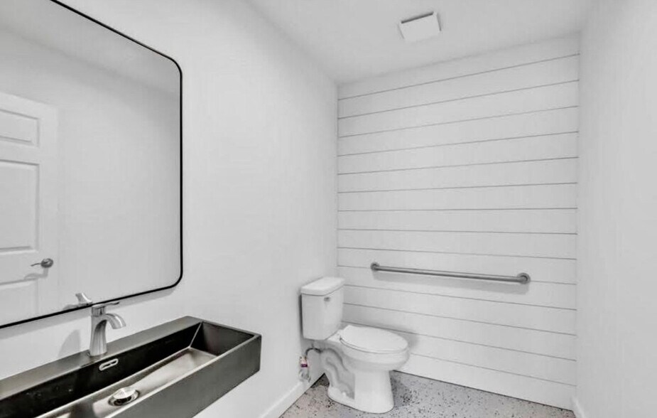 More Photos Of 3275 Racetrack Rd, D'Iberville Flex For Lease