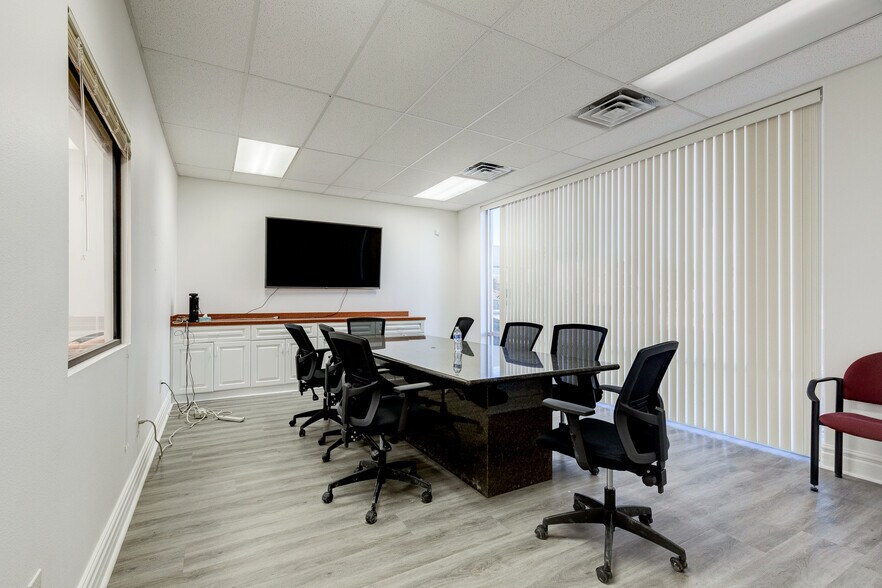 More Photos Of 4367 W Sunset Rd, Las Vegas Warehouse For Sale