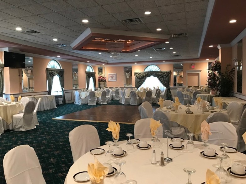 More Photos Of 160 Lincoln Ave, Hawthorne General Retail For Sale
