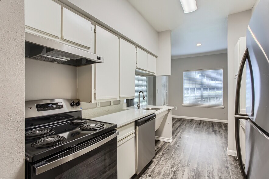More Photos Of 12380 Wood Bayou Dr, Houston Apartments For Sale