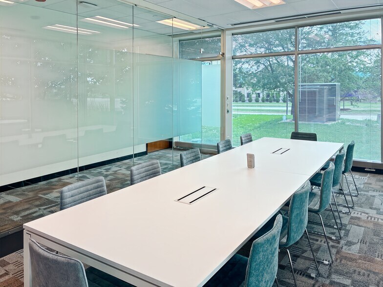 More Photos Of 5400 Prairie Stone Pkwy, Hoffman Estates Coworking Space