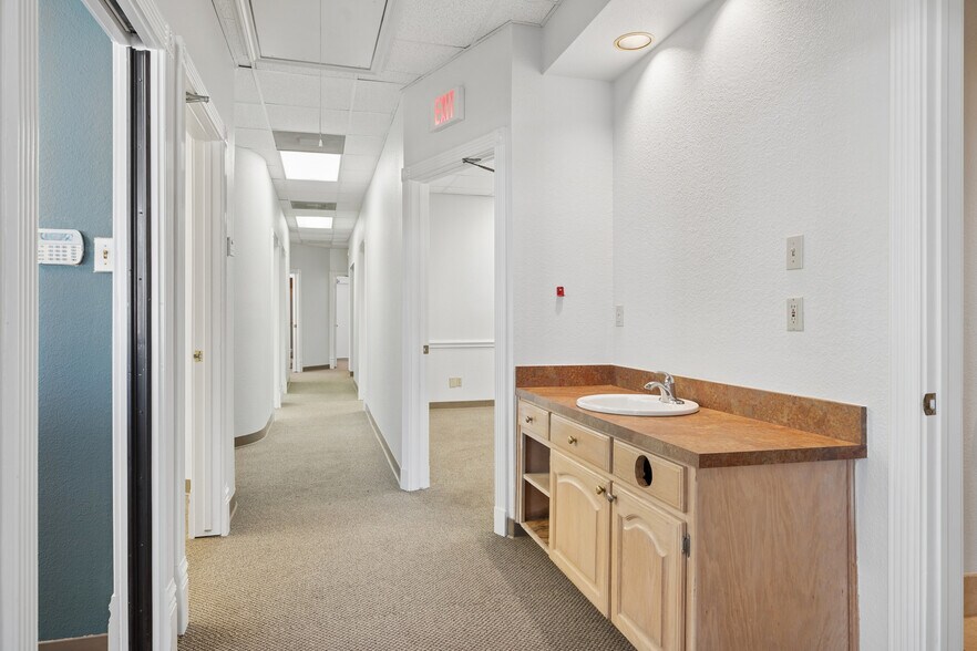 More Photos Of 6407 Colleyville Blvd, Colleyville Medical For Lease
