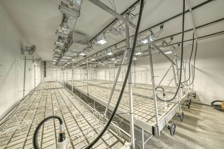 More Photos Of 427 Kush Ln, Moffat Warehouse For Sale