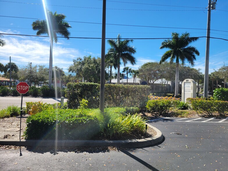 More Photos Of 877 111th Ave N, Naples Office For Lease