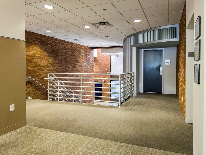 More Photos Of 200 Highway 74 S, Peachtree City Warehouse For Lease