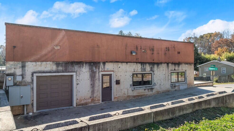 More Photos Of 24 Commerce St, Franklin Industrial For Sale